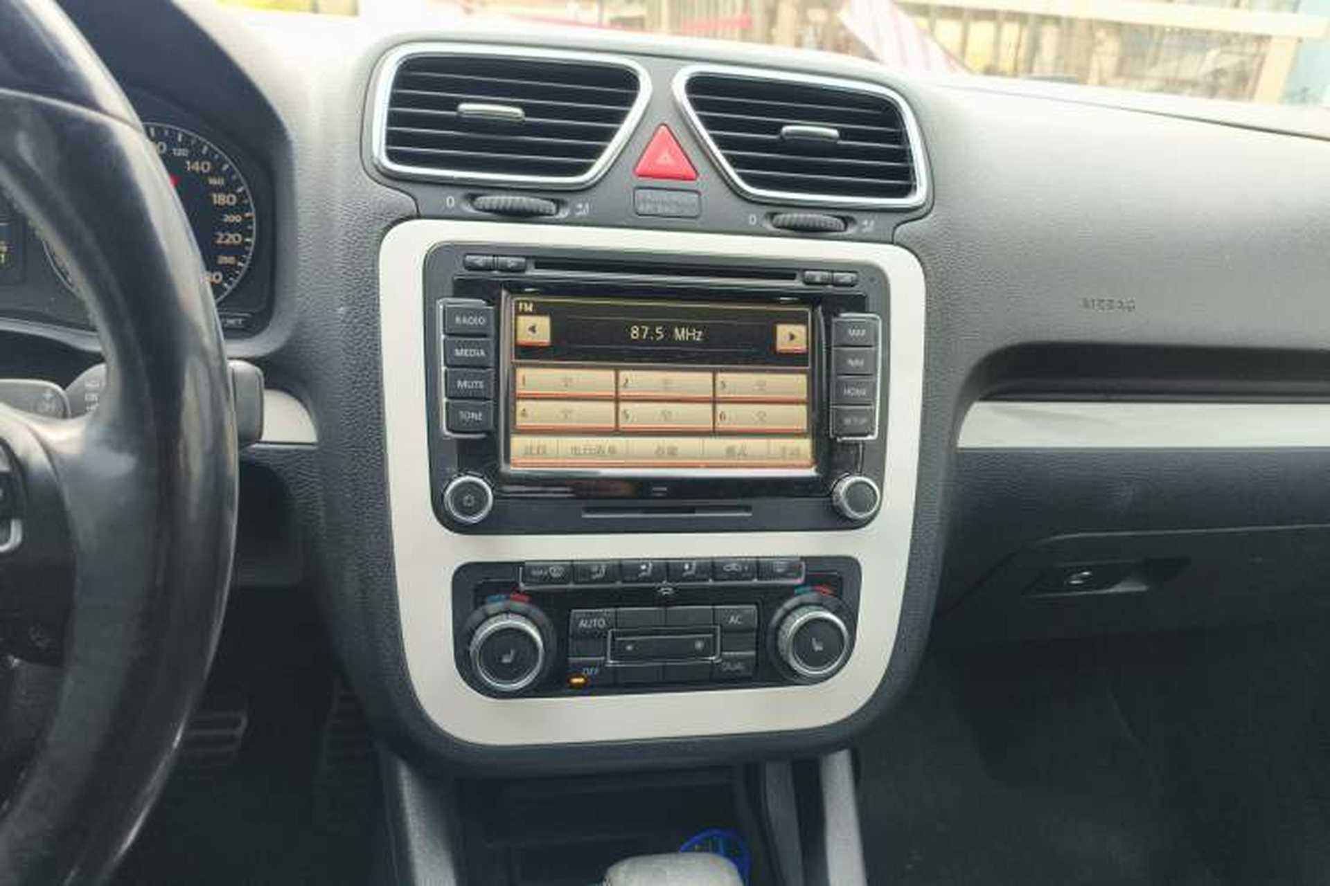 Used Volkswagen Eos 2010 2.0 TSI DSG Moonlit Edition Audio And AC Panel