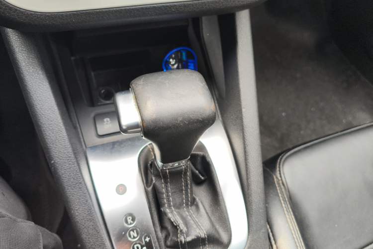 Used Volkswagen Eos 2010 2.0 TSI DSG Moonlit Edition Gear Lever