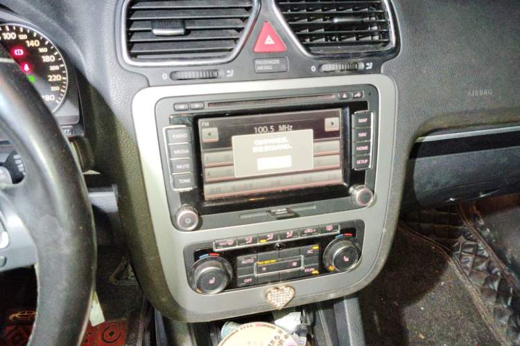 Used Volkswagen Eos 2011 2.0 TSI Audio And AC Panel