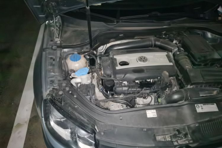 Used Volkswagen Eos 2011 2.0 TSI Engine Bay Right