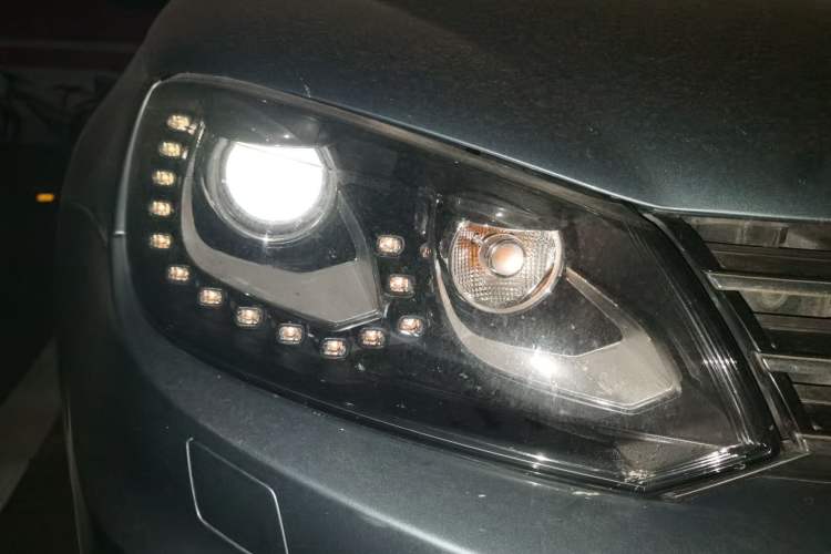 Used Volkswagen Eos 2011 2.0 TSI Right Front Headlight