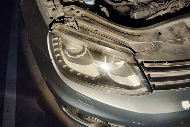 Used Volkswagen Eos 2011 2.0 TSI Right Front Headlight