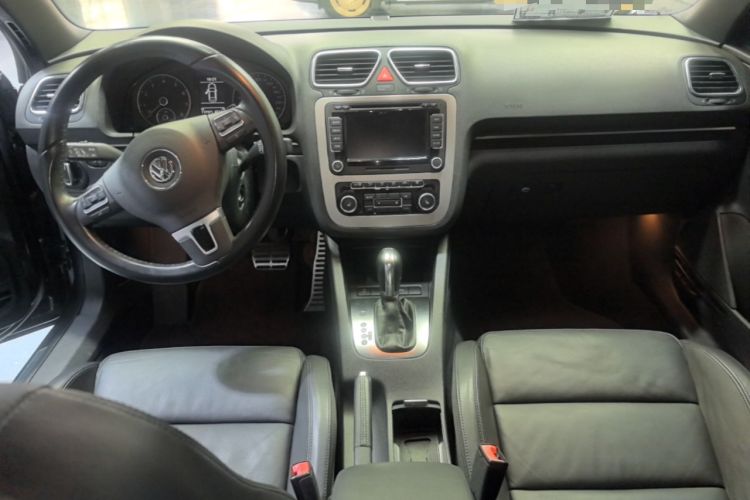 Used Volkswagen Eos 2011 2.0 TSI Center Console