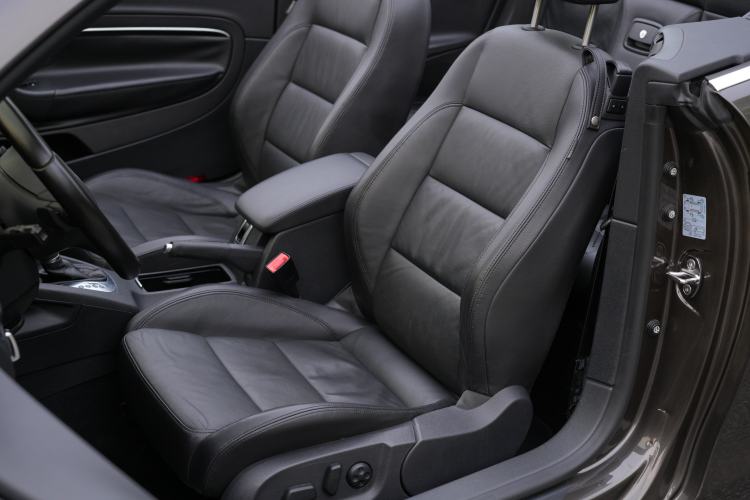 Used Volkswagen Eos 2011 2.0 TSI Interior 1