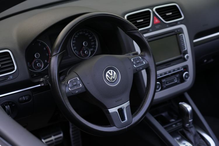 Used Volkswagen Eos 2011 2.0 TSI Interior 3