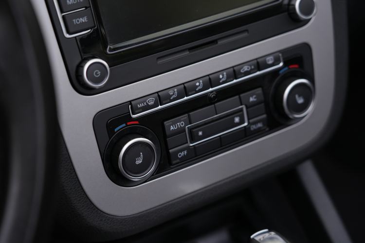 Used Volkswagen Eos 2011 2.0 TSI Interior 4