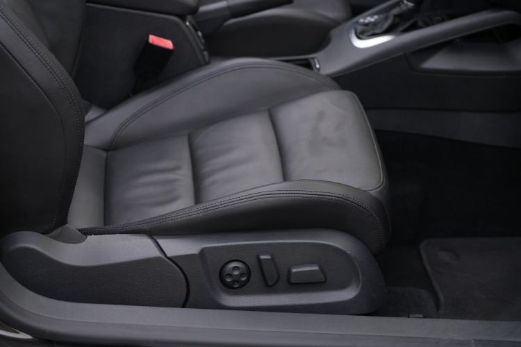 Used Volkswagen Eos 2011 2.0 TSI Interior 5