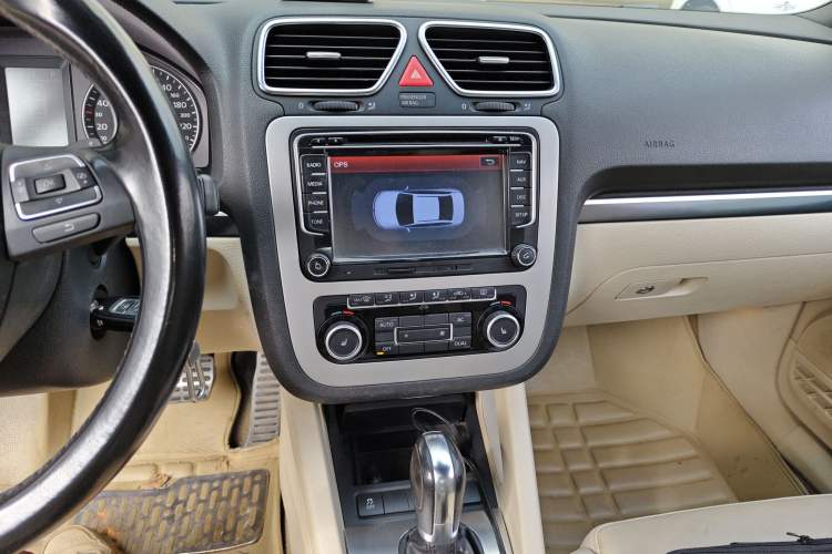 Used Volkswagen Eos 2011 2.0 TSI Audio And AC Panel
