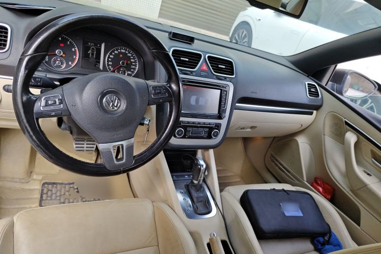Used Volkswagen Eos 2011 2.0 TSI Center Console
