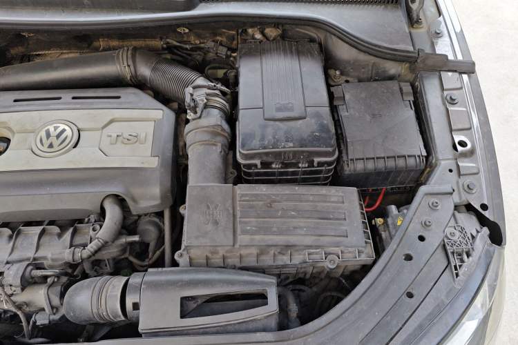 Used Volkswagen Eos 2011 2.0 TSI Engine Bay Left