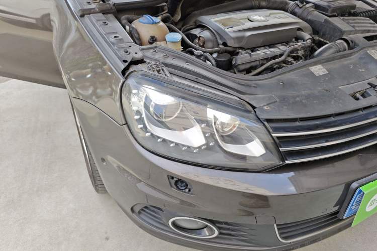 Used Volkswagen Eos 2011 2.0 TSI Right Front Headlight