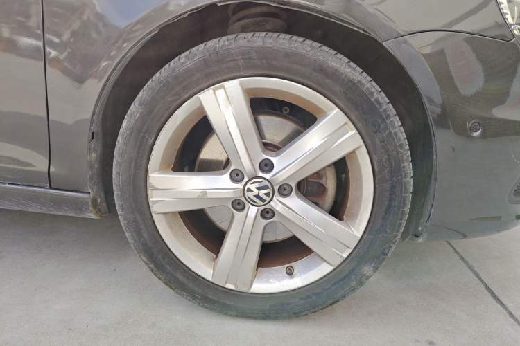 Used Volkswagen Eos 2011 2.0 TSI Right Front Wheel Hub