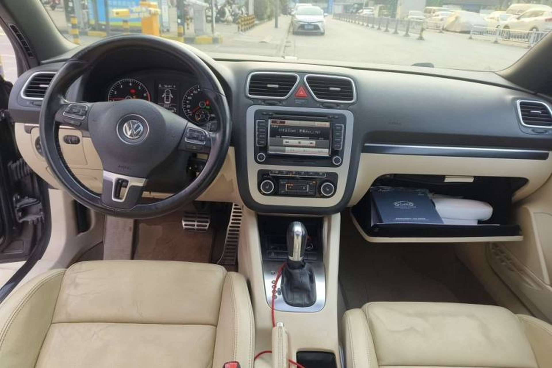 Used Volkswagen Eos 2011 2.0 TSI Center Console