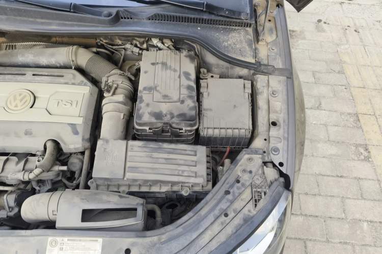 Used Volkswagen Eos 2011 2.0 TSI Engine Bay Left
