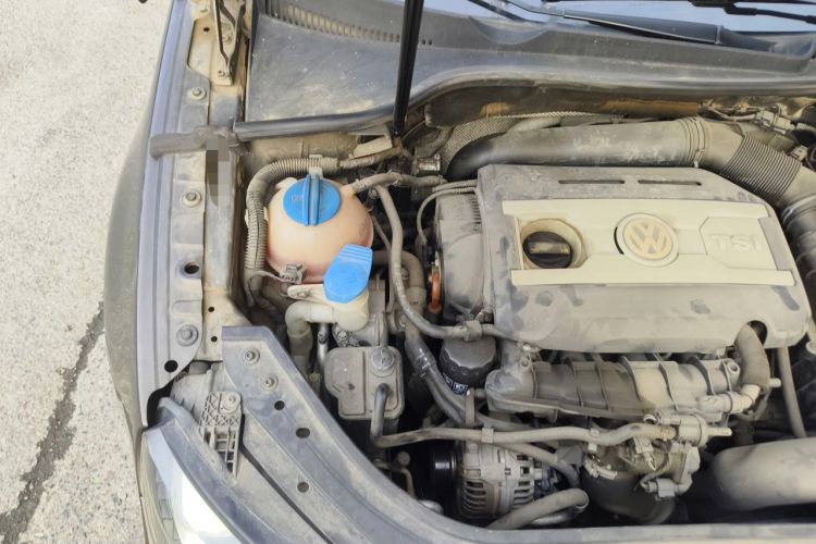 Used Volkswagen Eos 2011 2.0 TSI Engine Bay Right