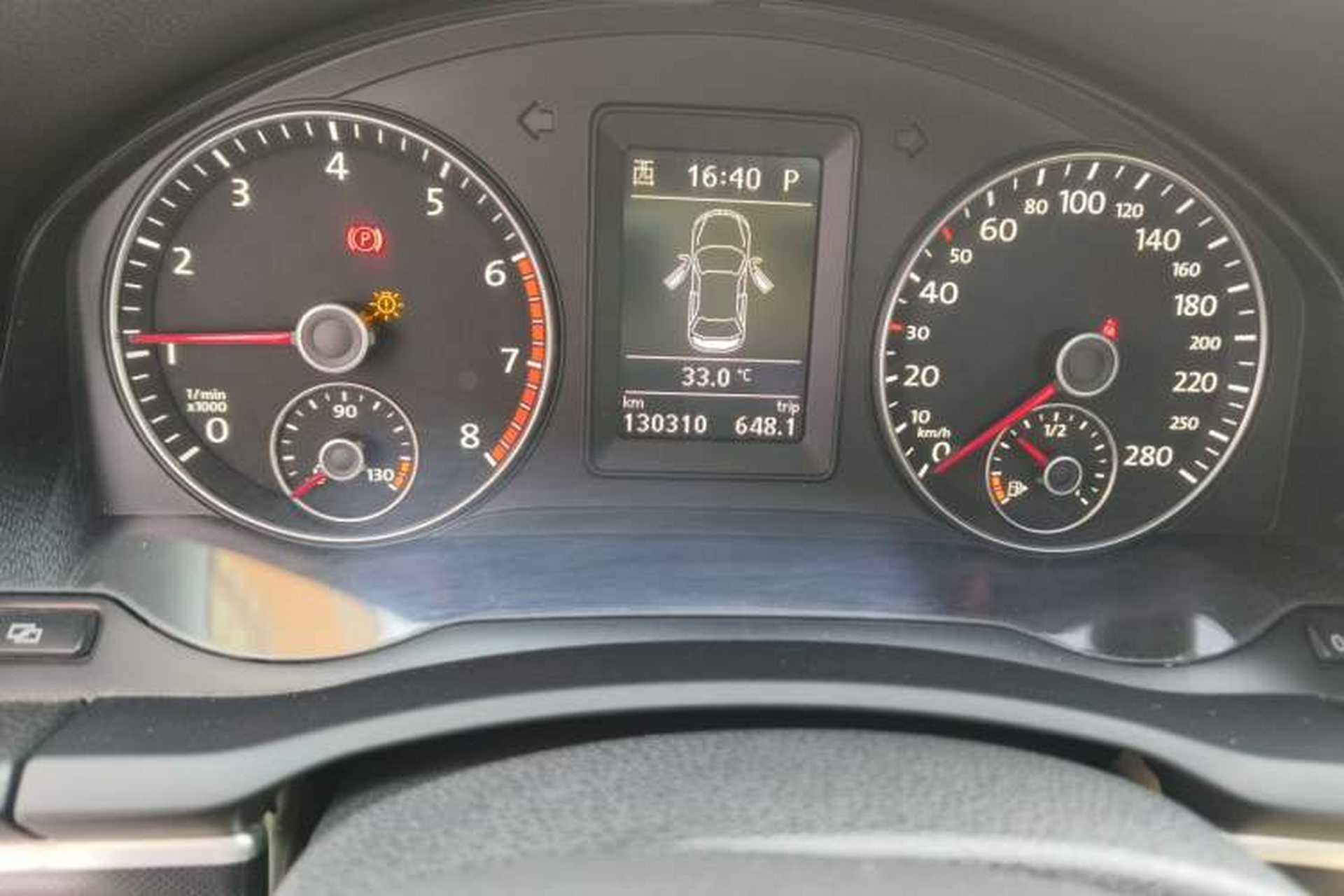 Used Volkswagen Eos 2011 2.0 TSI Odometer Close Up
