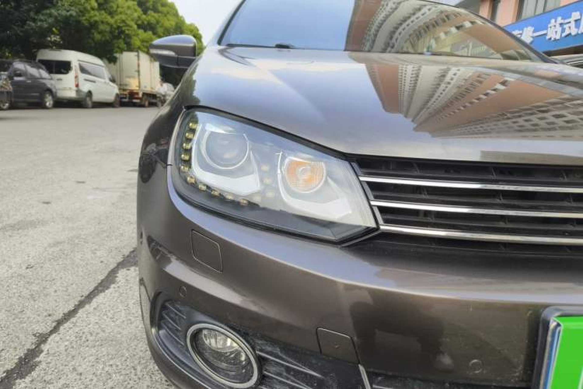 Used Volkswagen Eos 2011 2.0 TSI Right Front Headlight