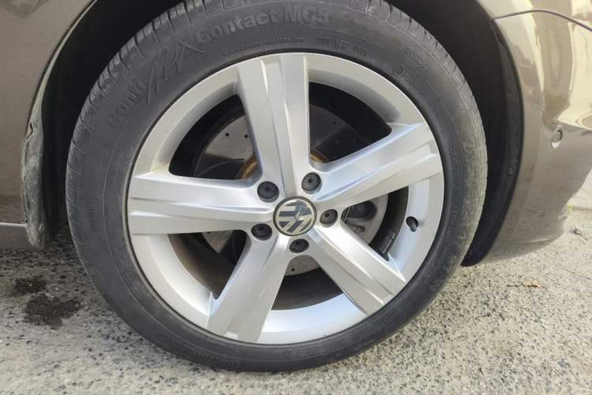 Used Volkswagen Eos 2011 2.0 TSI Right Front Wheel Hub