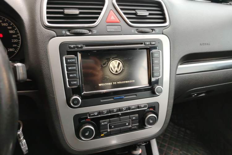 Used Volkswagen Eos 2011 2.0 TSI Audio And AC Panel