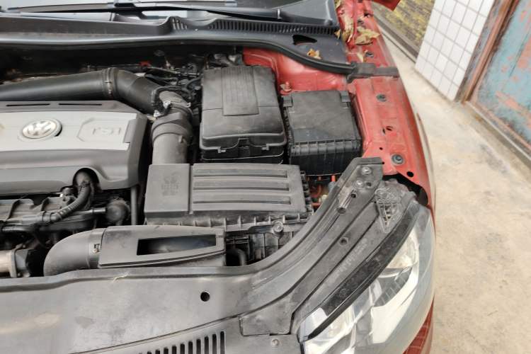 Used Volkswagen Eos 2011 2.0 TSI Engine Bay Left