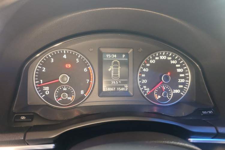 Used Volkswagen Eos 2011 2.0 TSI Instrument Cluster