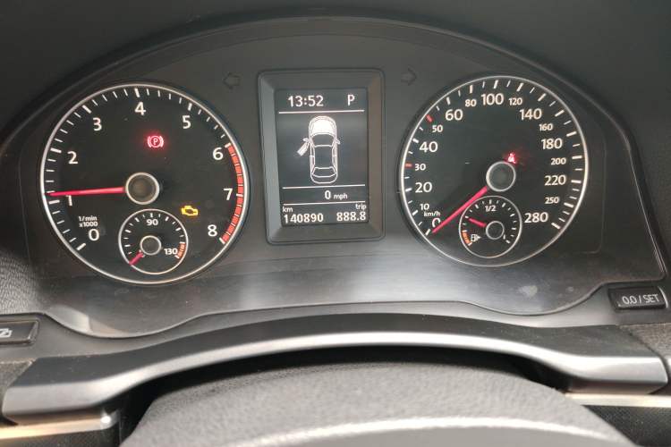 Used Volkswagen Eos 2011 2.0 TSI Odometer Close Up