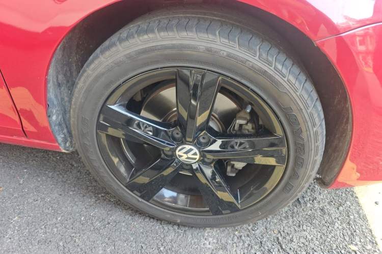 Used Volkswagen Eos 2011 2.0 TSI Right Front Wheel Hub