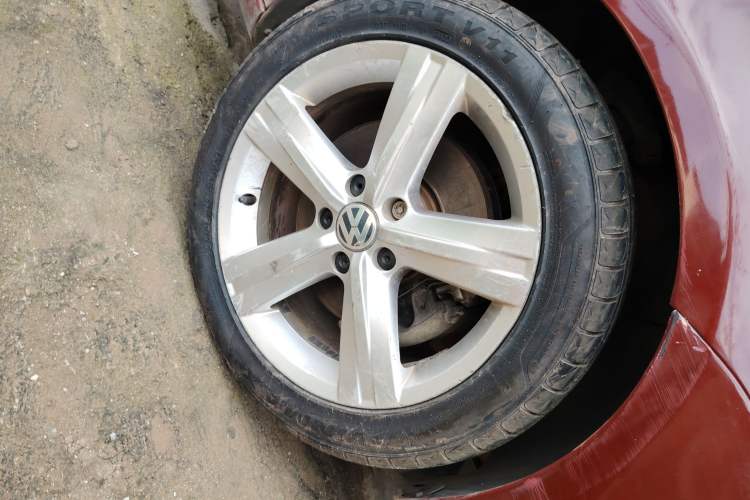 Used Volkswagen Eos 2011 2.0 TSI Right Front Wheel Hub