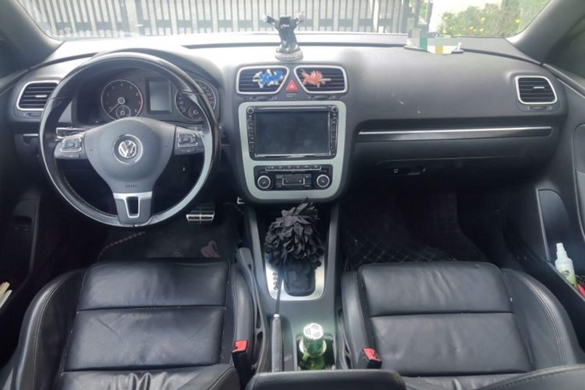 Used Volkswagen Eos 2011 2.0 TSI Center Console