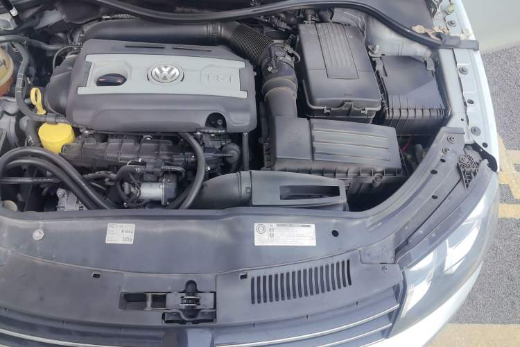 Used Volkswagen Eos 2011 2.0 TSI Engine Bay Left