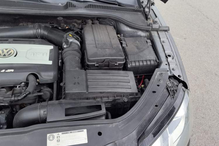 Used Volkswagen Eos 2011 2.0 TSI Engine Bay Left