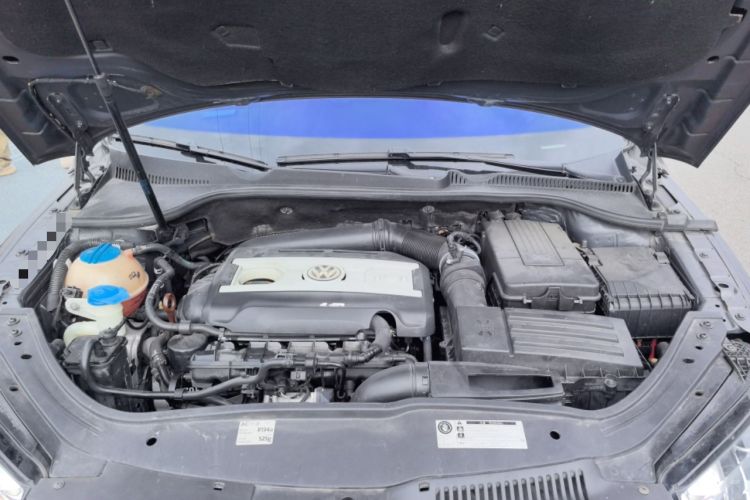 Used Volkswagen Eos 2011 2.0 TSI Engine Bay