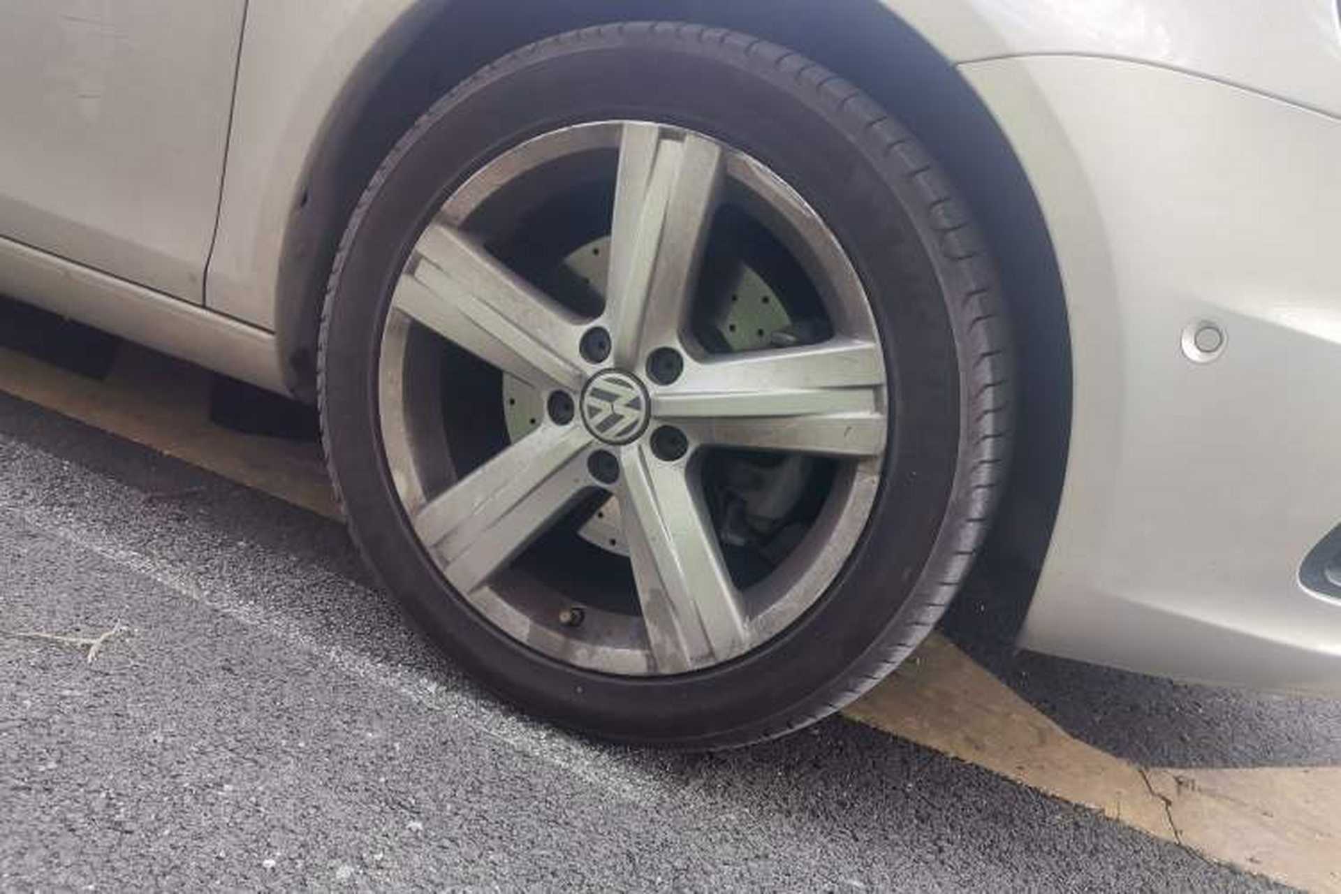 Used Volkswagen Eos 2011 2.0 TSI Right Front Wheel Hub