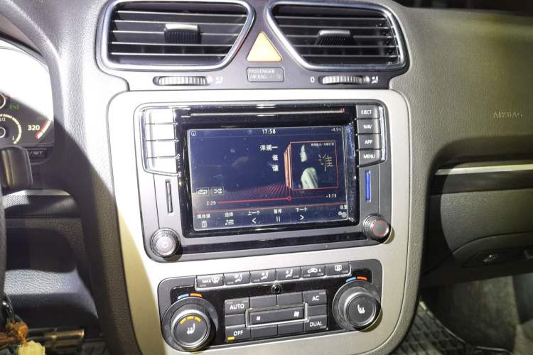 Used Volkswagen Eos 2011 2.0 TSI Audio And AC Panel