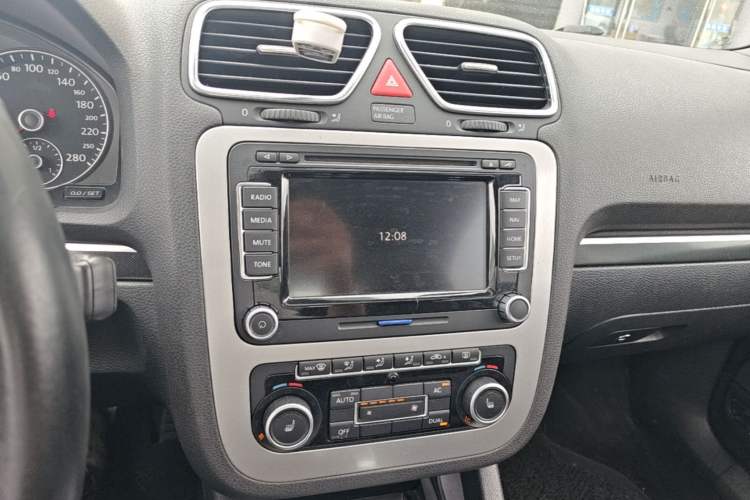 Used Volkswagen Eos 2011 2.0 TSI Audio And AC Panel
