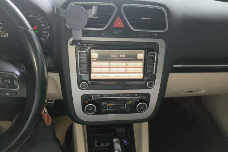 Used Volkswagen Eos 2011 2.0 TSI Audio And AC Panel