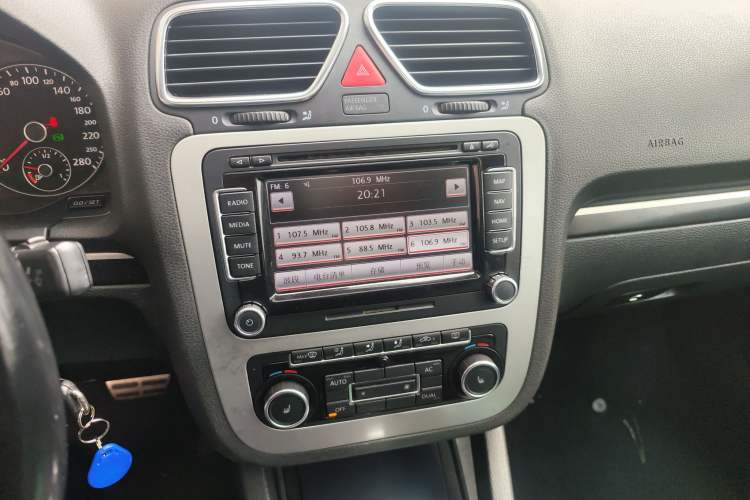 Used Volkswagen Eos 2011 2.0 TSI Audio And AC Panel