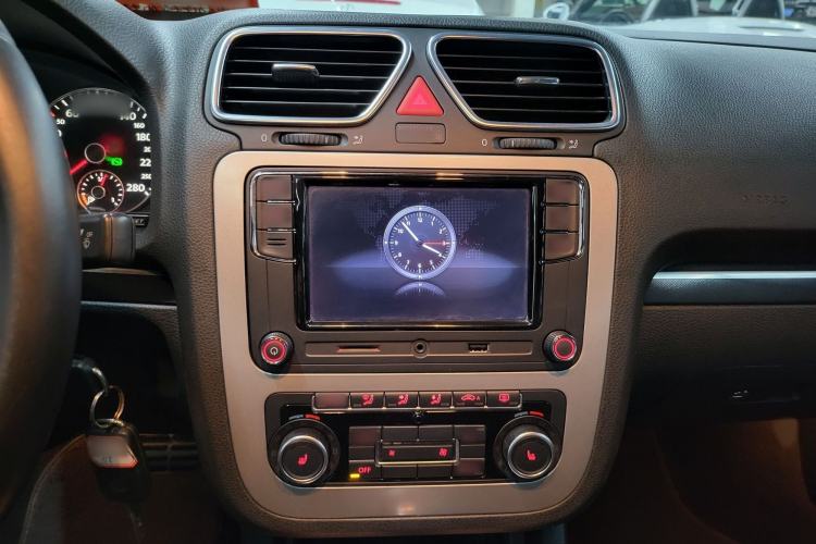 Used Volkswagen Eos 2011 2.0 TSI Audio And AC Panel