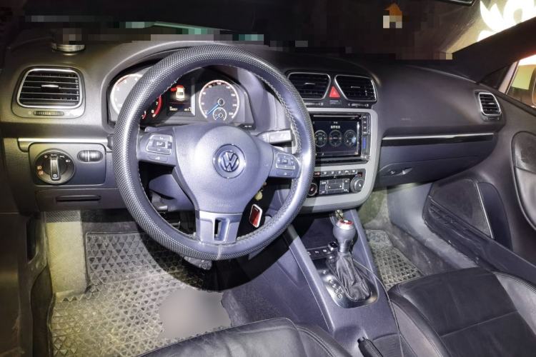 Used Volkswagen Eos 2011 2.0 TSI Center Console