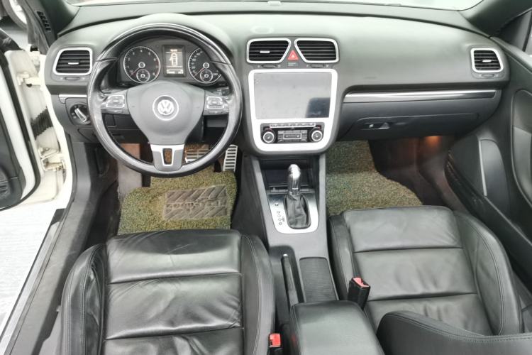 Used Volkswagen Eos 2011 2.0 TSI Center Console