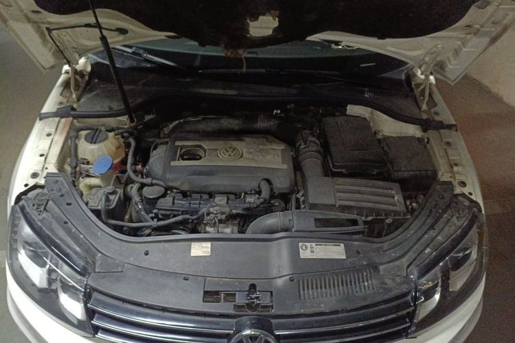 Used Volkswagen Eos 2011 2.0 TSI Engine Bay
