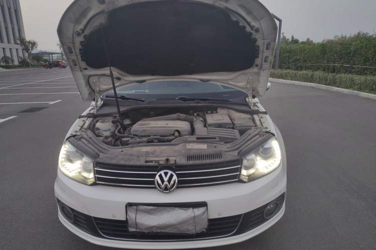 Used Volkswagen Eos 2011 2.0 TSI Engine Bay