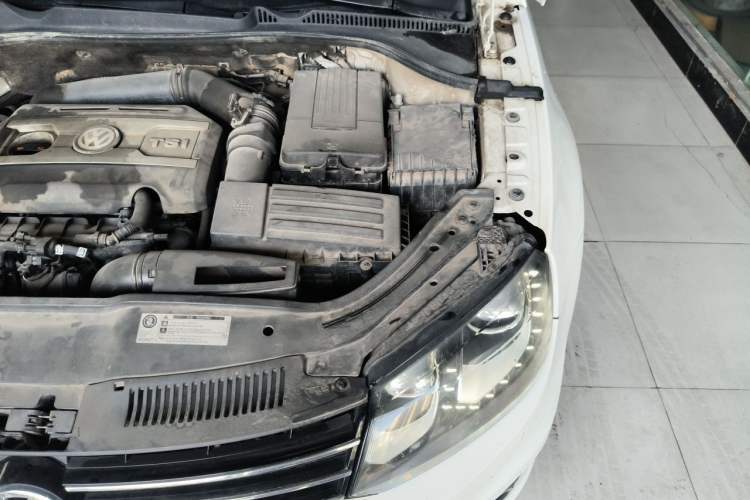 Used Volkswagen Eos 2011 2.0 TSI Engine Bay Left