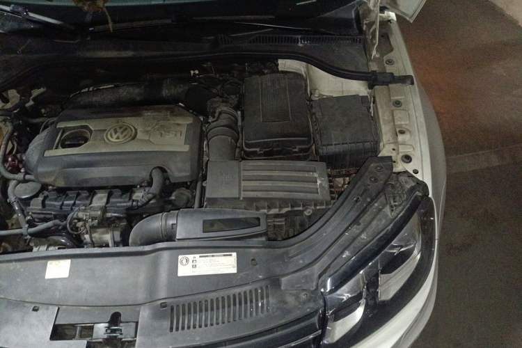 Used Volkswagen Eos 2011 2.0 TSI Engine Bay Left