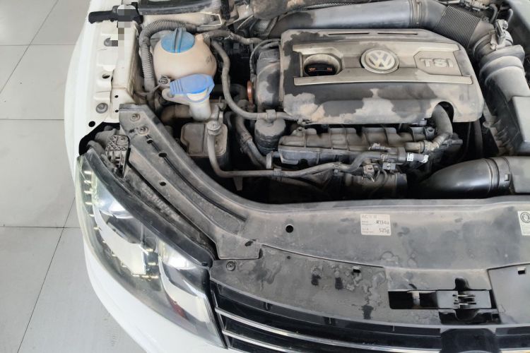 Used Volkswagen Eos 2011 2.0 TSI Engine Bay Right