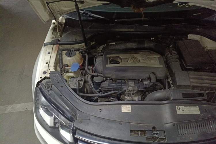 Used Volkswagen Eos 2011 2.0 TSI Engine Bay Right