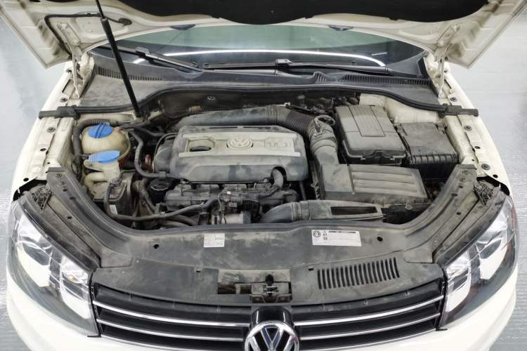 Used Volkswagen Eos 2011 2.0 TSI Engine Bay