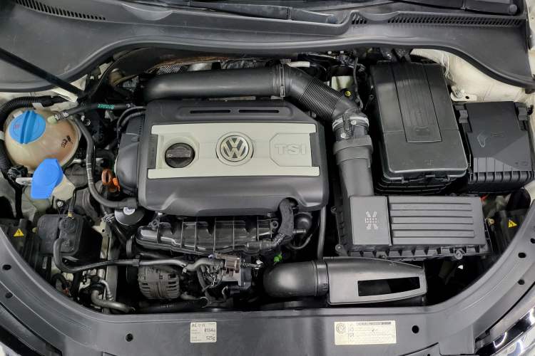 Used Volkswagen Eos 2011 2.0 TSI Engine Bay