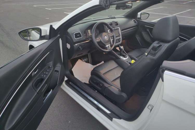 Used Volkswagen Eos 2011 2.0 TSI Interior 1