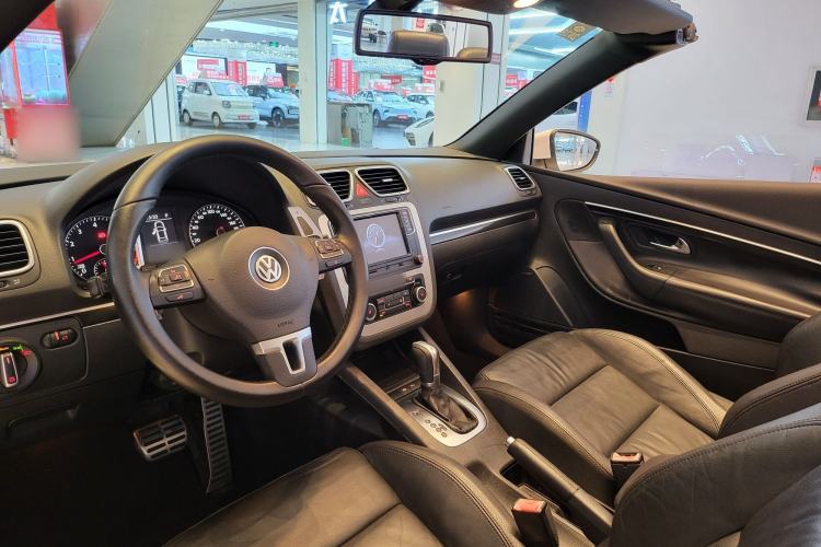 Used Volkswagen Eos 2011 2.0 TSI Interior 1